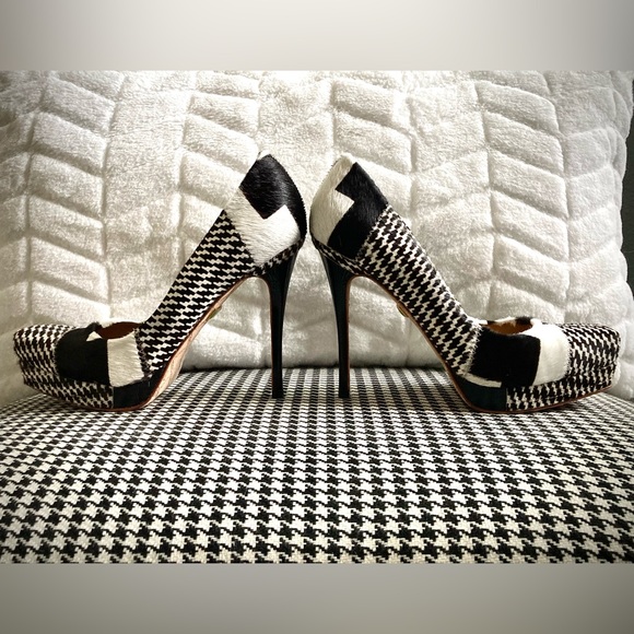 L.A.M.B - NWT Houndstooth Juva Calf Hair Heels/pumps. Beverly Hills Macys. - Picture 5 of 16